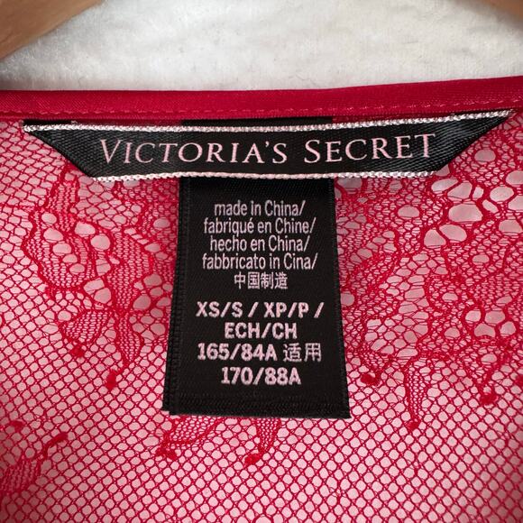 Victoria’s Secret Red Satin Chantilly Lace Back Robe Wrap Style Kimono Size XS/S - Picture 11 of 12